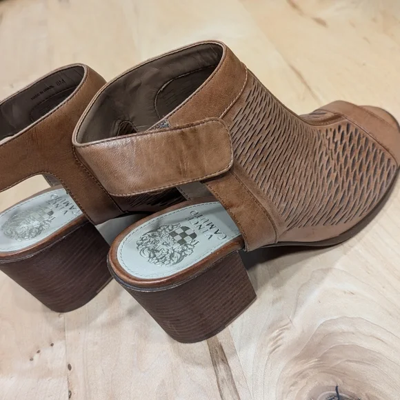 VINCE CAMUTO laser cut peep toe booties (size 8) - Picture 5 of 7